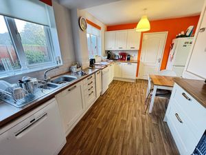 Kitchen- click for photo gallery